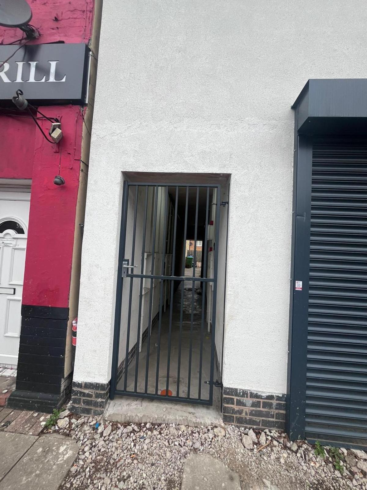 Spacious Double Bedroom With Private Toilet And Shared Kitchen With On Premesis Parking Oldbury  Exterior foto